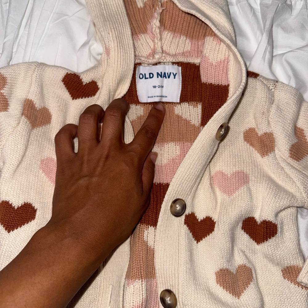 Old Navy Cream Cardigan with Heart Patterns Sz18-24